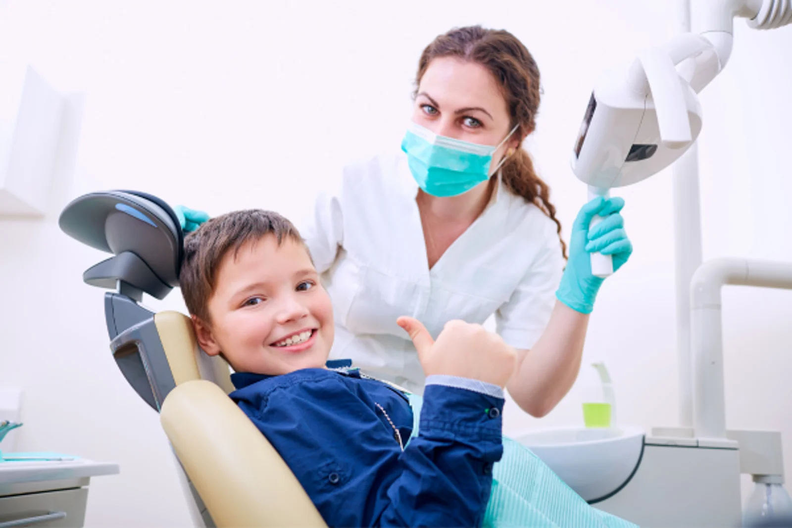 The Benefits of Becoming a Dental Assistant: Job Security, Flexibility & Growth