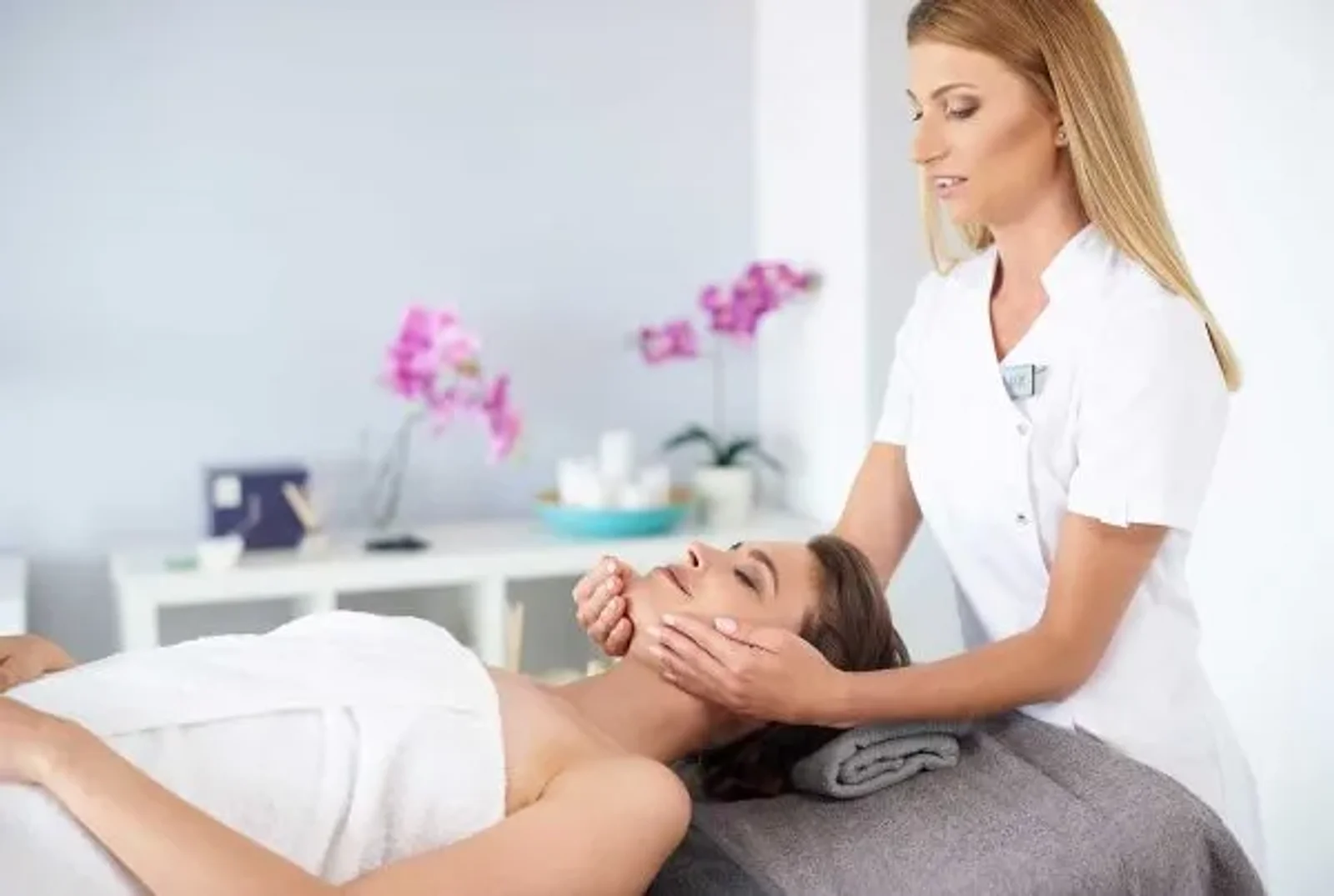 Become a Travelling Medical Esthetician and See the World