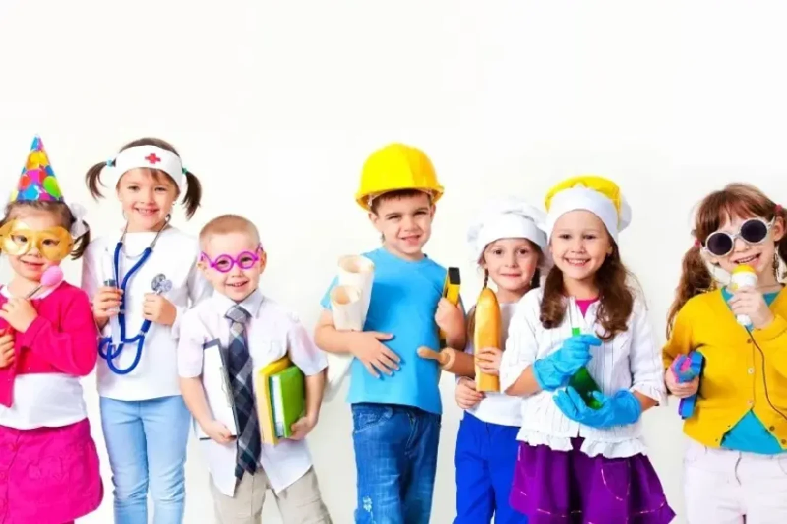 An Early Childcare Assistant’s Guide to the Benefits of Dramatic Play