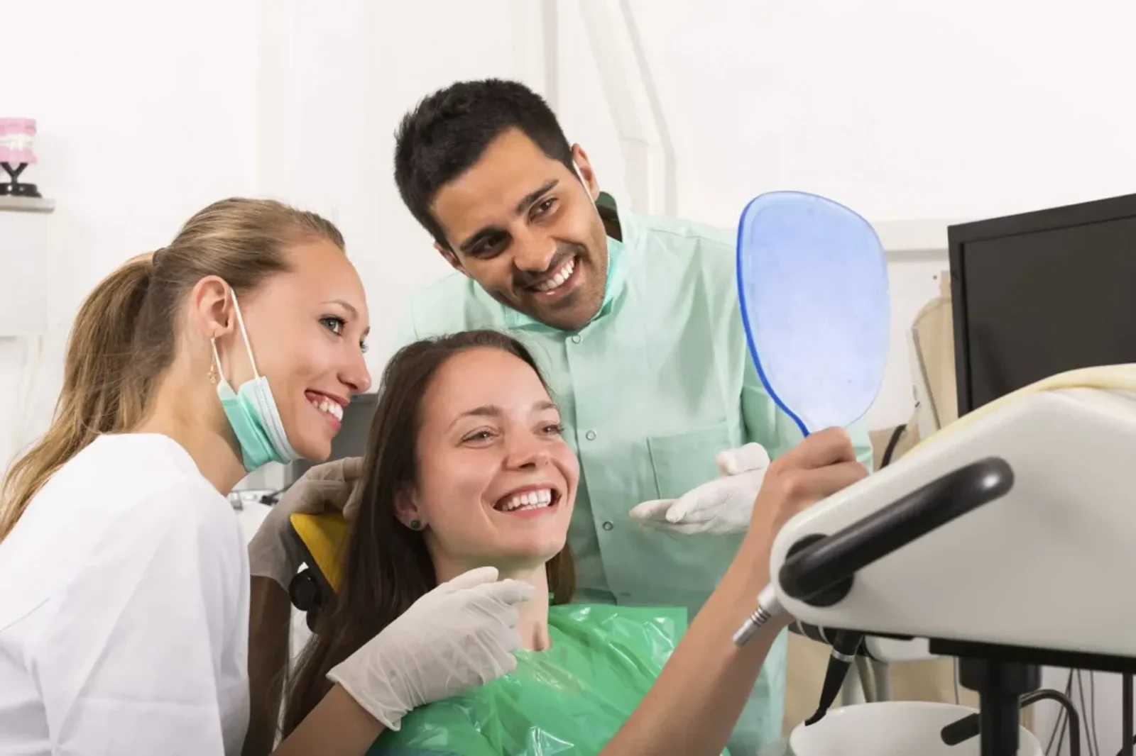 3 Dental Modification Trends In Intra-Oral Dental Assistant Training