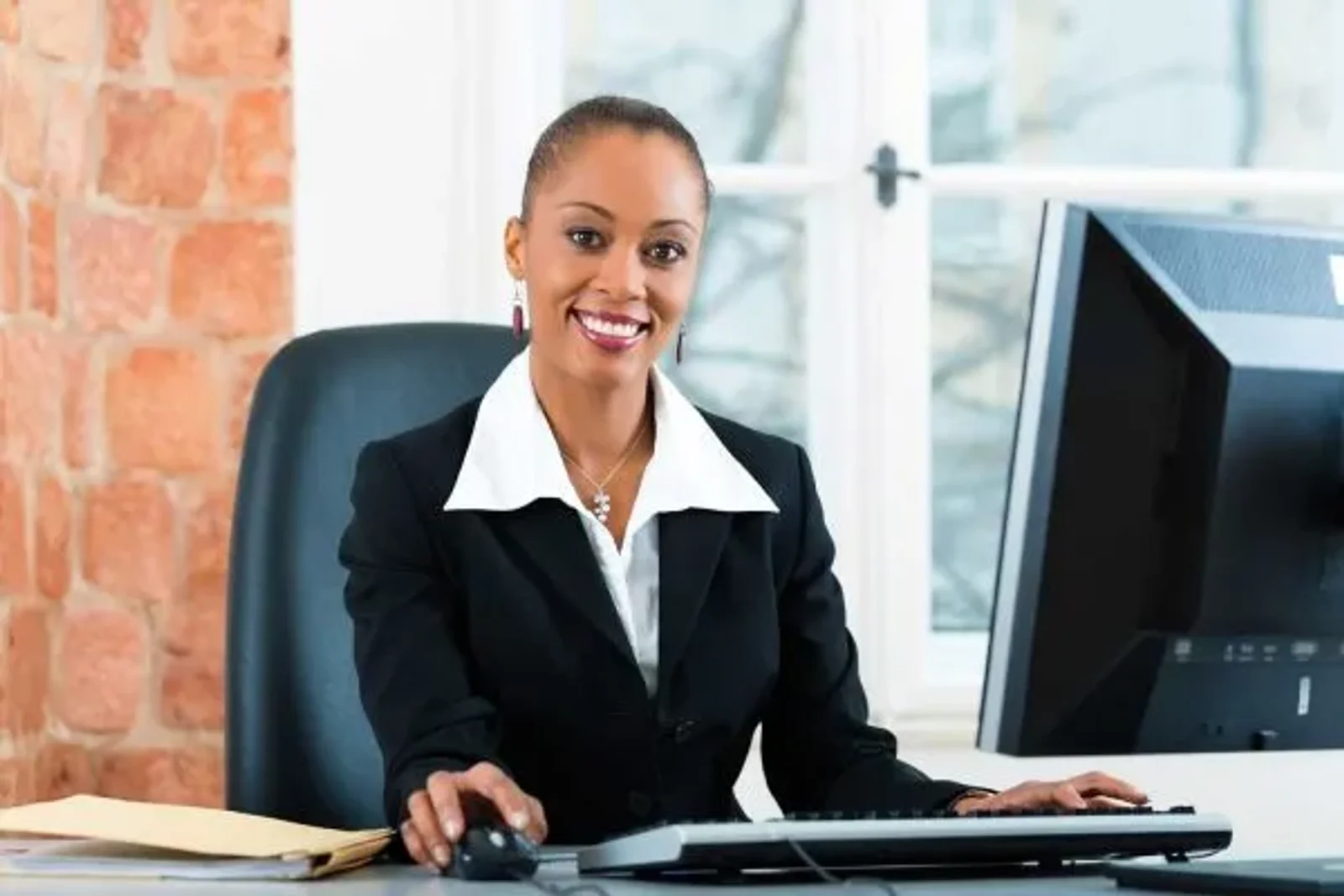 Top 6 Reasons to Launch a Career as an Office Administrator