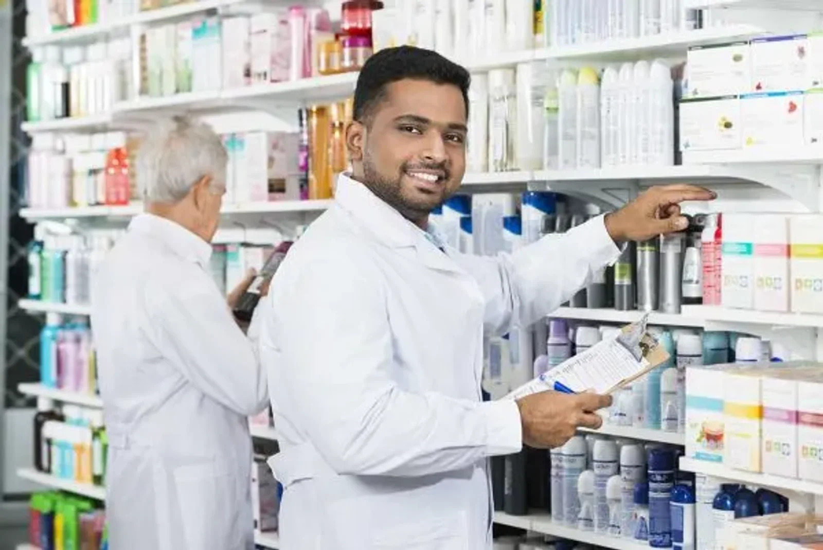 Your Lucrative Career as a Pharmacy Technician Starts Here