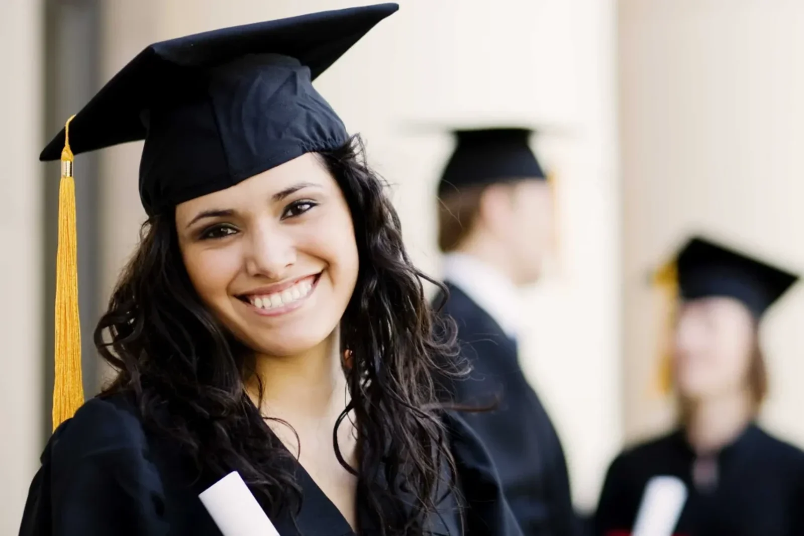 The Real Scoop: Career Colleges VS. Traditional Universities