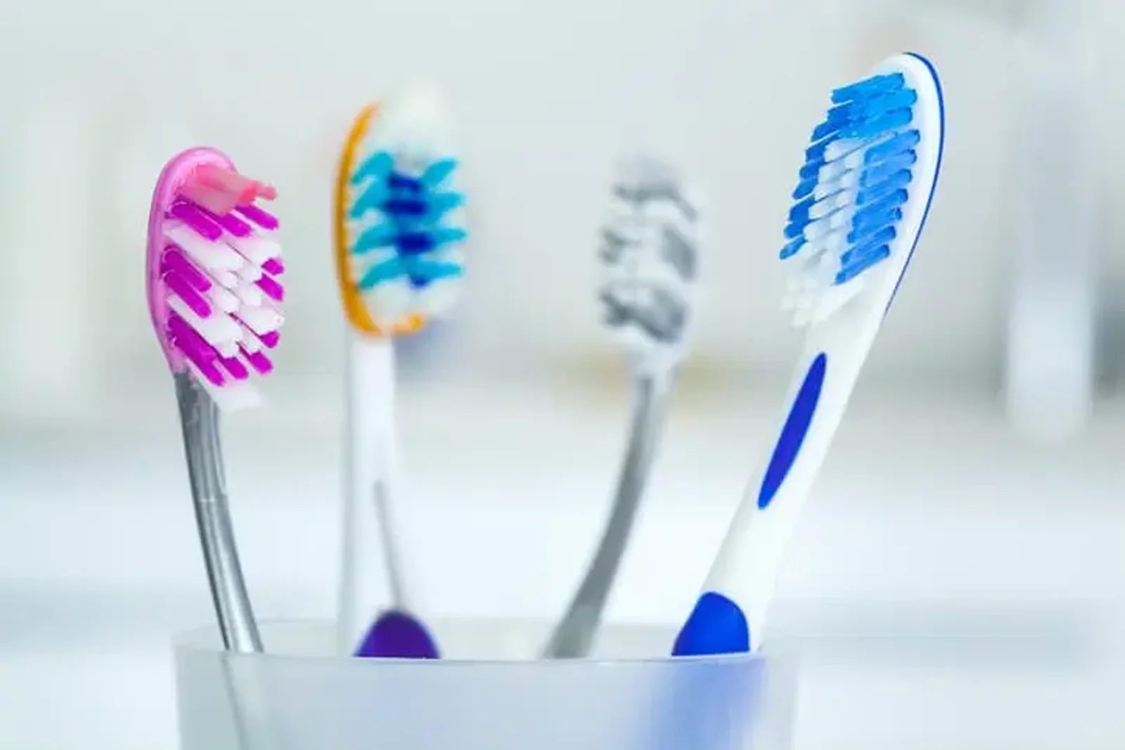 4 Best Toothbrushes Dental Assistant School Grads Can Recommend