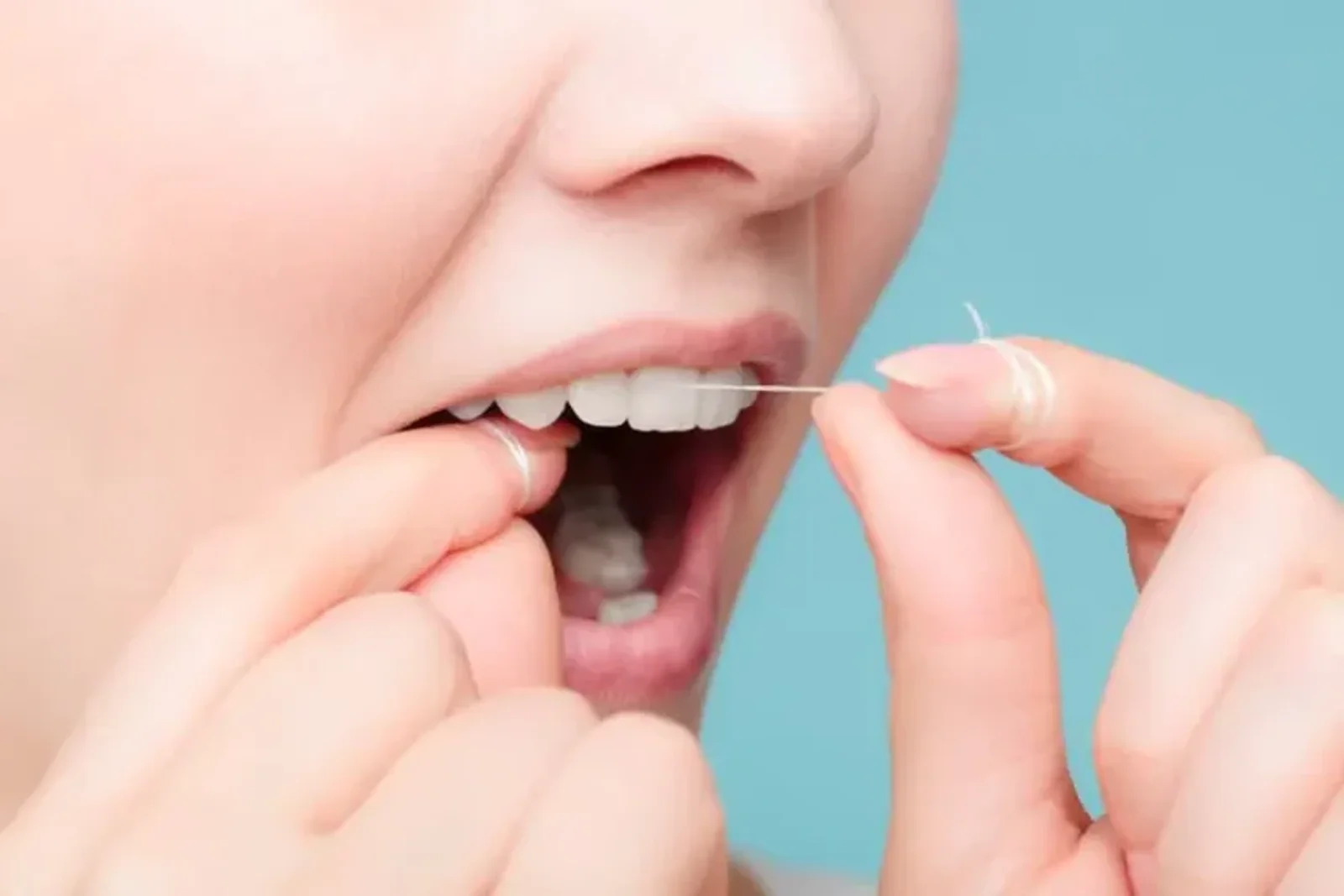 What Students in Dental Assistant School Should Know About Dental Floss