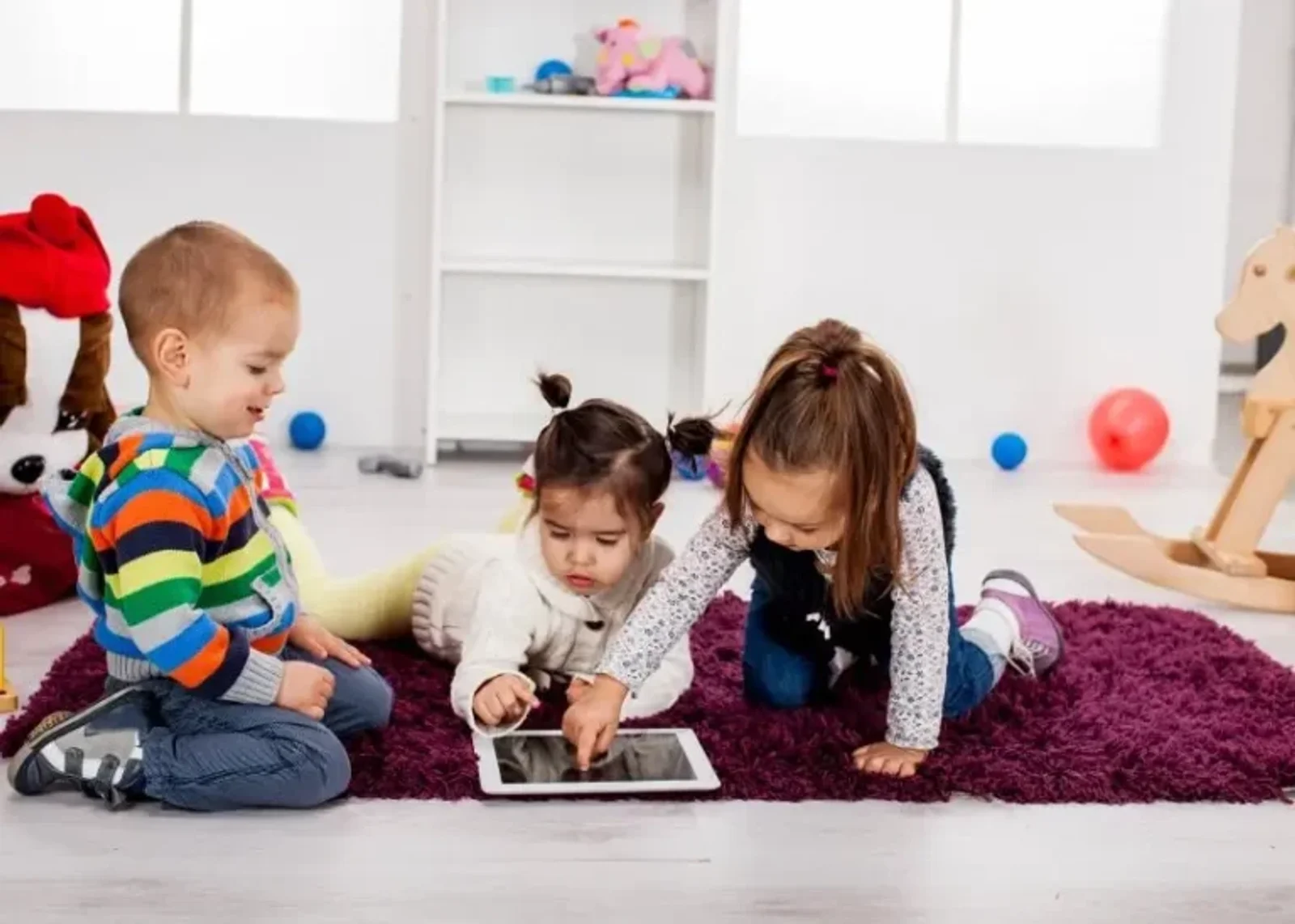 3 Tips for Early Childcare Assistant to Introduce Kids to Technology