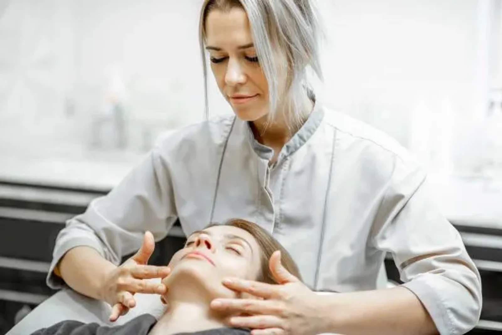 5 Life-Enhancing Benefits of a Medical Esthetician Facial Massage