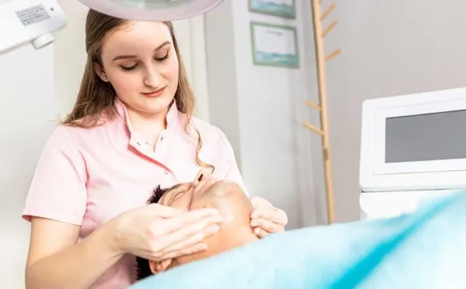 5 Powerful Reasons to Pursue a Career in Medical Esthetics