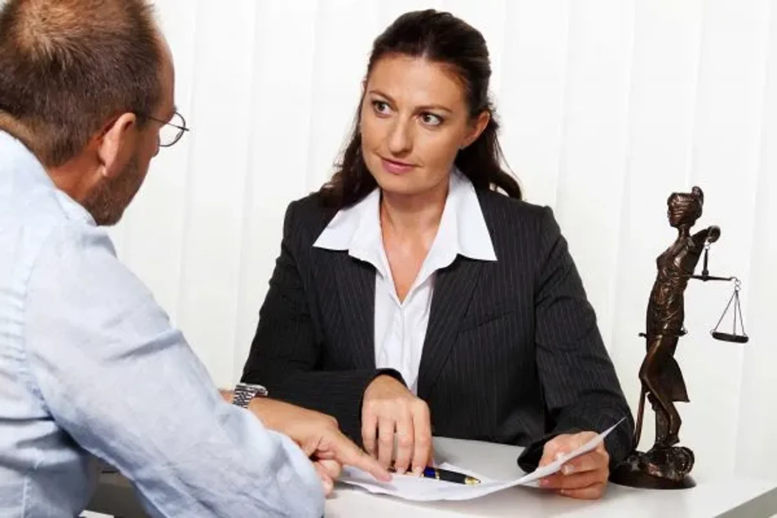 Top 7 Reasons to Pursue a Paralegal Career