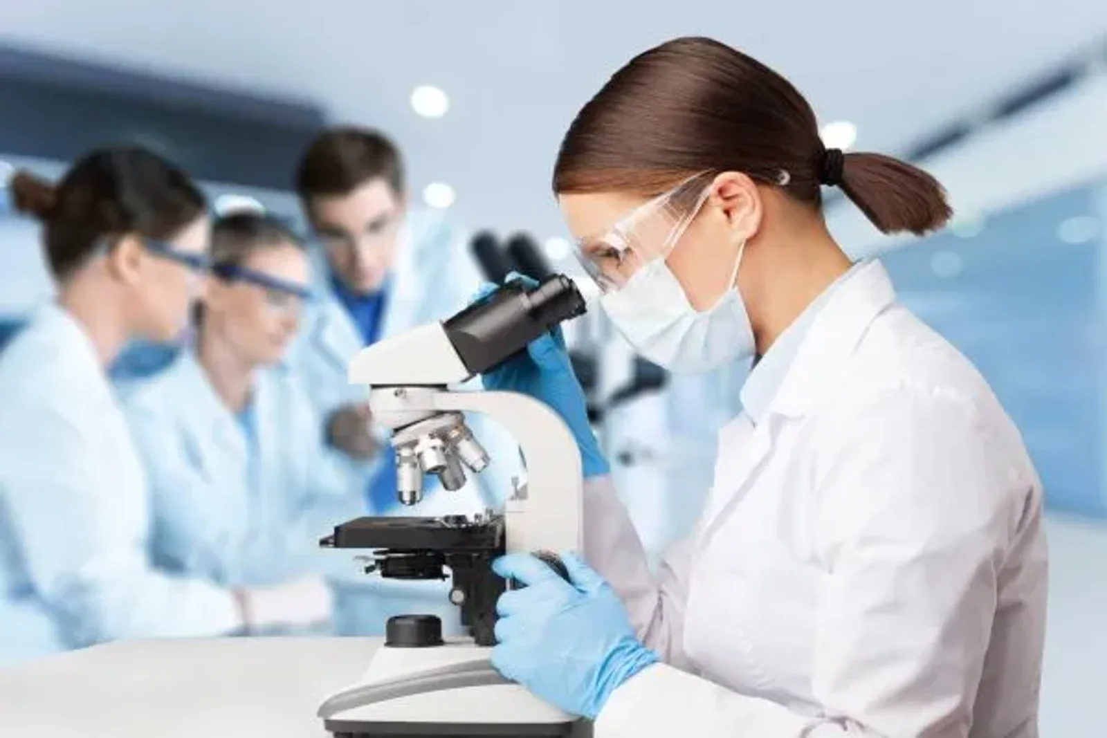 Differences Between Medical Lab Assistants/Technicians and Technologists