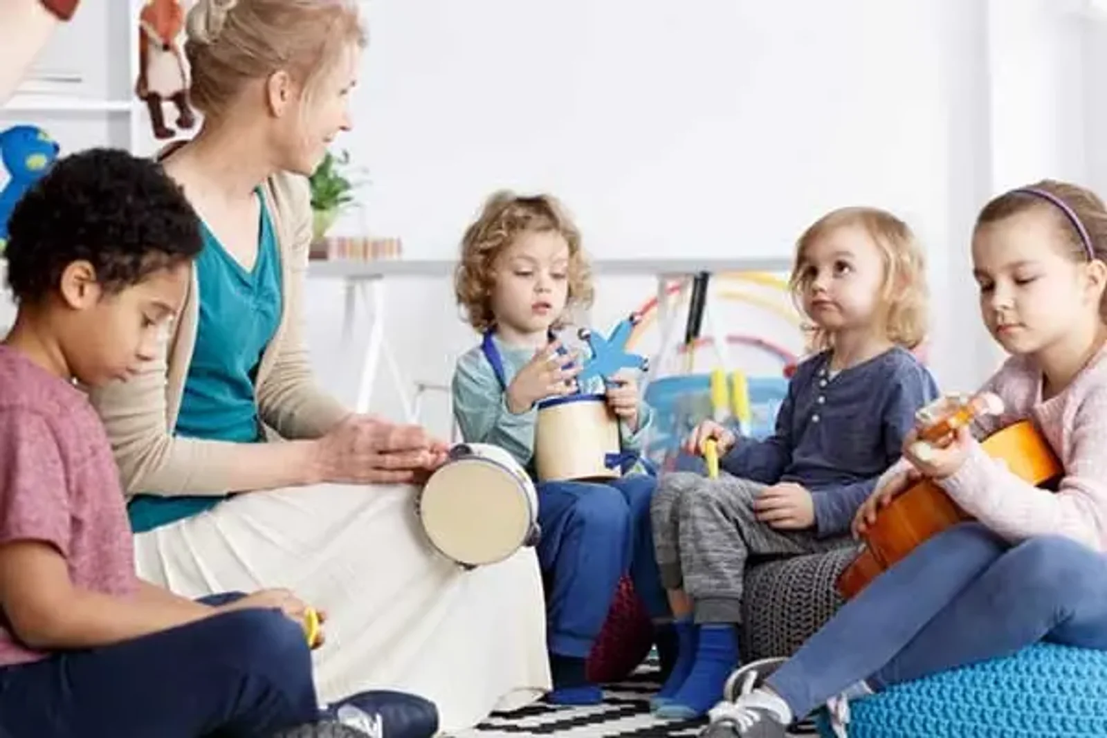 Benefits of Using Music When You Become an Early Childcare Assistant
