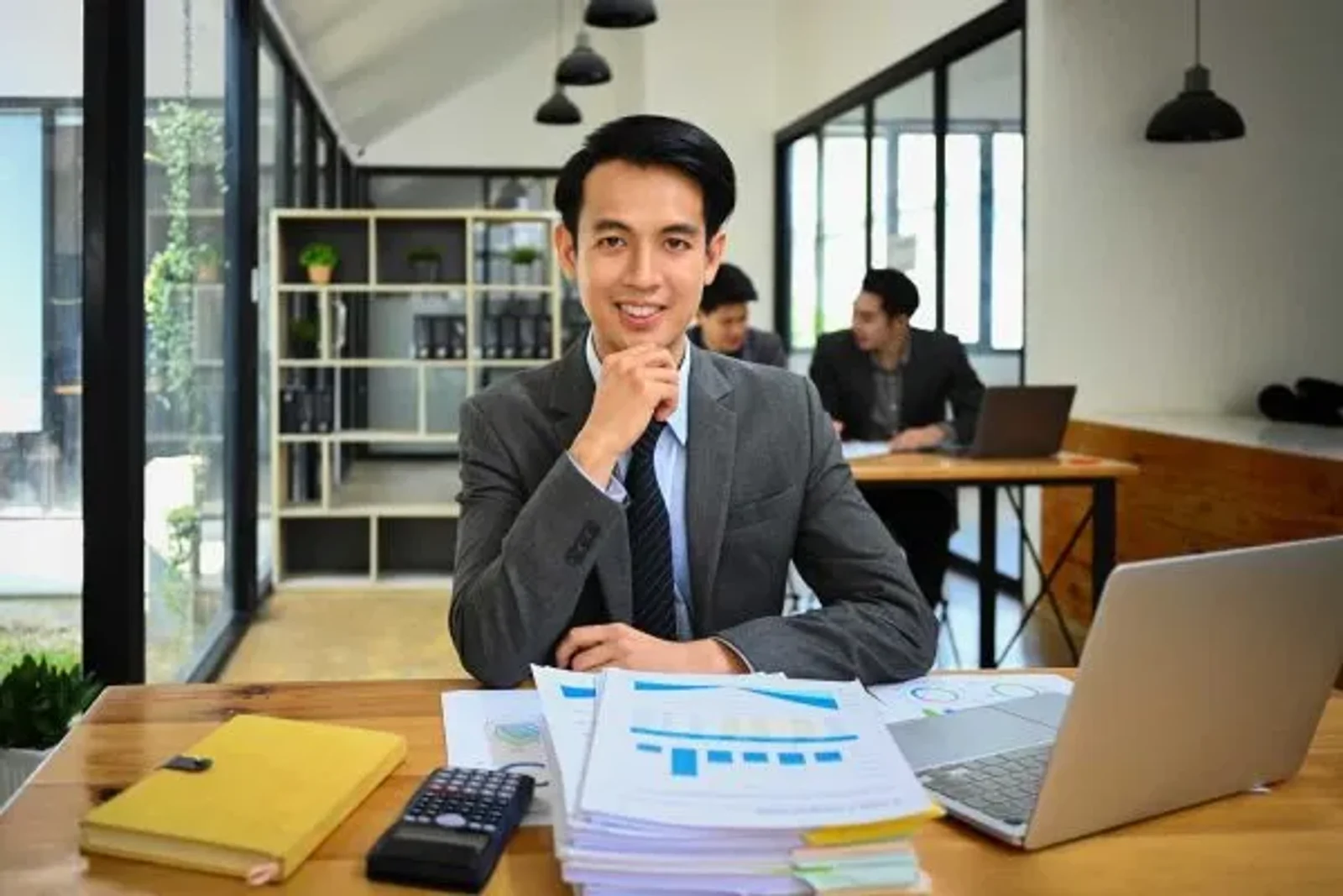 Private or Public Accounting? Your Guide to Choosing a Career Path.