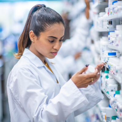 How a Pharmacy Assistant Diploma Opens Doors Across Healthcare Settings