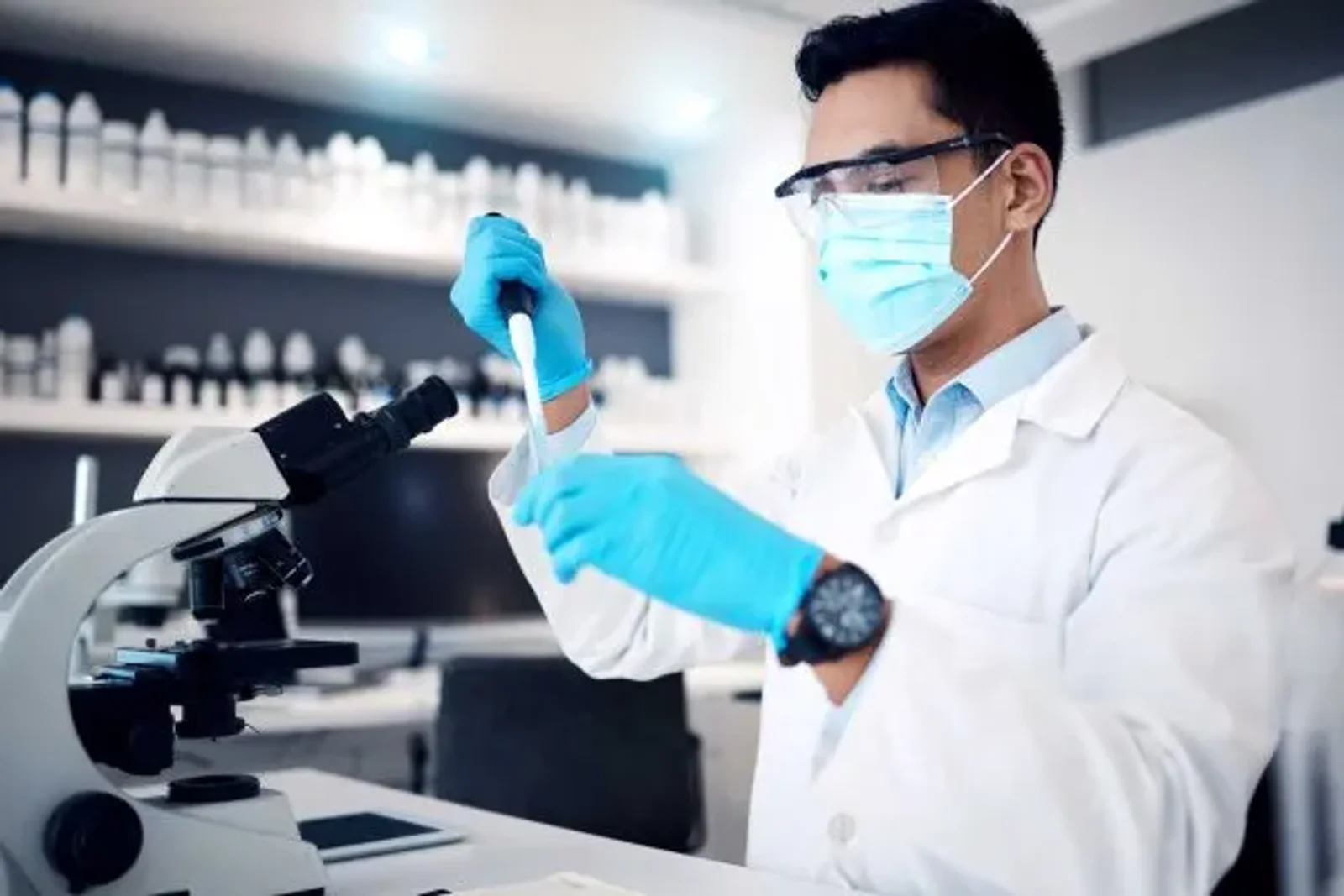 The Vital Role of Medical Lab Professionals and Why They’re in Demand